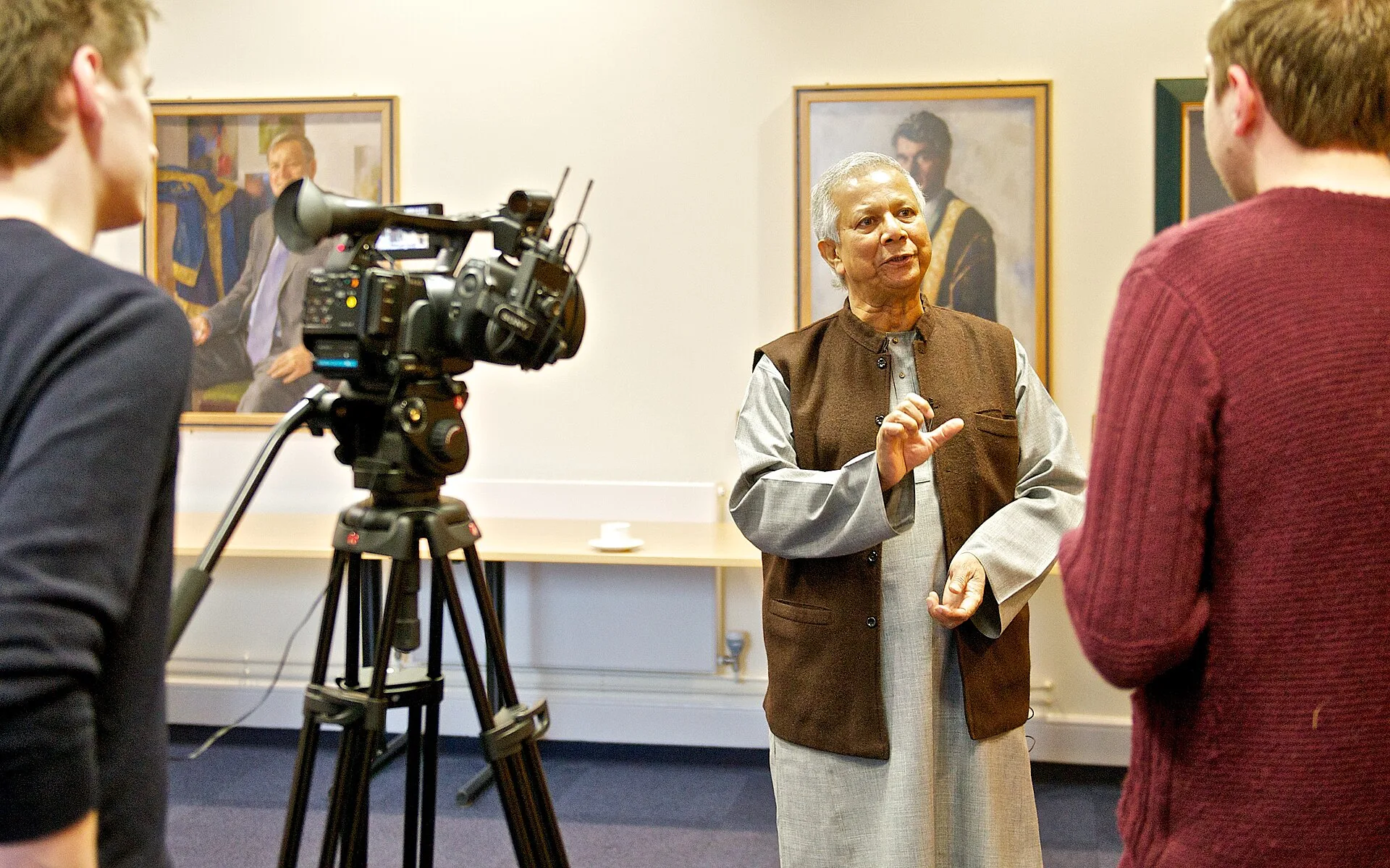 Nobel Peace Prize winner Muhammad Yunus championed his concept of social business as a way to release deprived people from the ‘prison’ of welfare at a special summit hosted by the University of Salford on Saturday 18 May. The Bangladeshi economist and ‘world’s banker to the poor’ urged more than 60