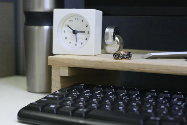 man, mans, ring, rings, office, clock, male, business, keyboard. B2B social selling service standards with clocks, denominators and breach responses